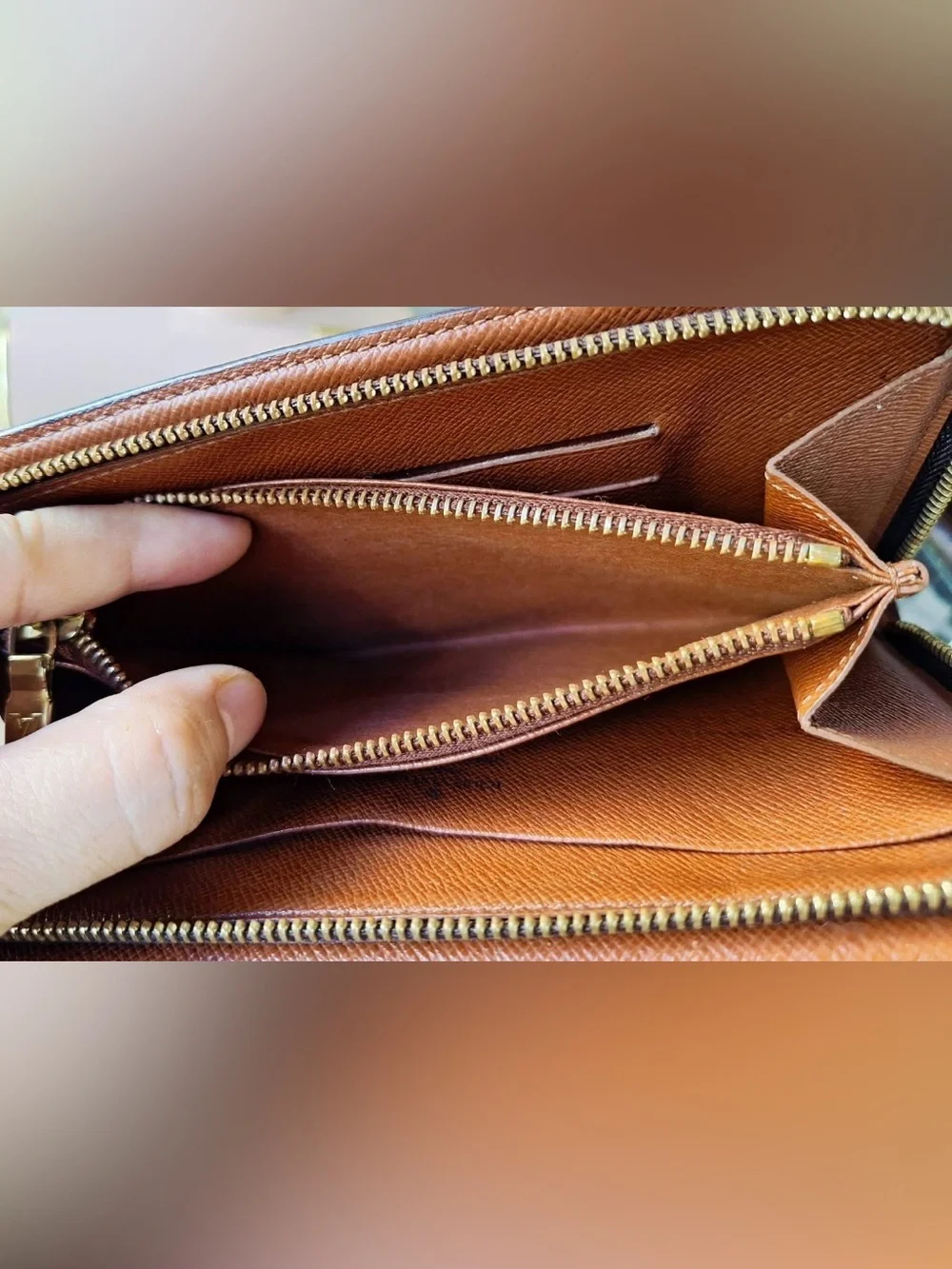 LOUIS VUITTON